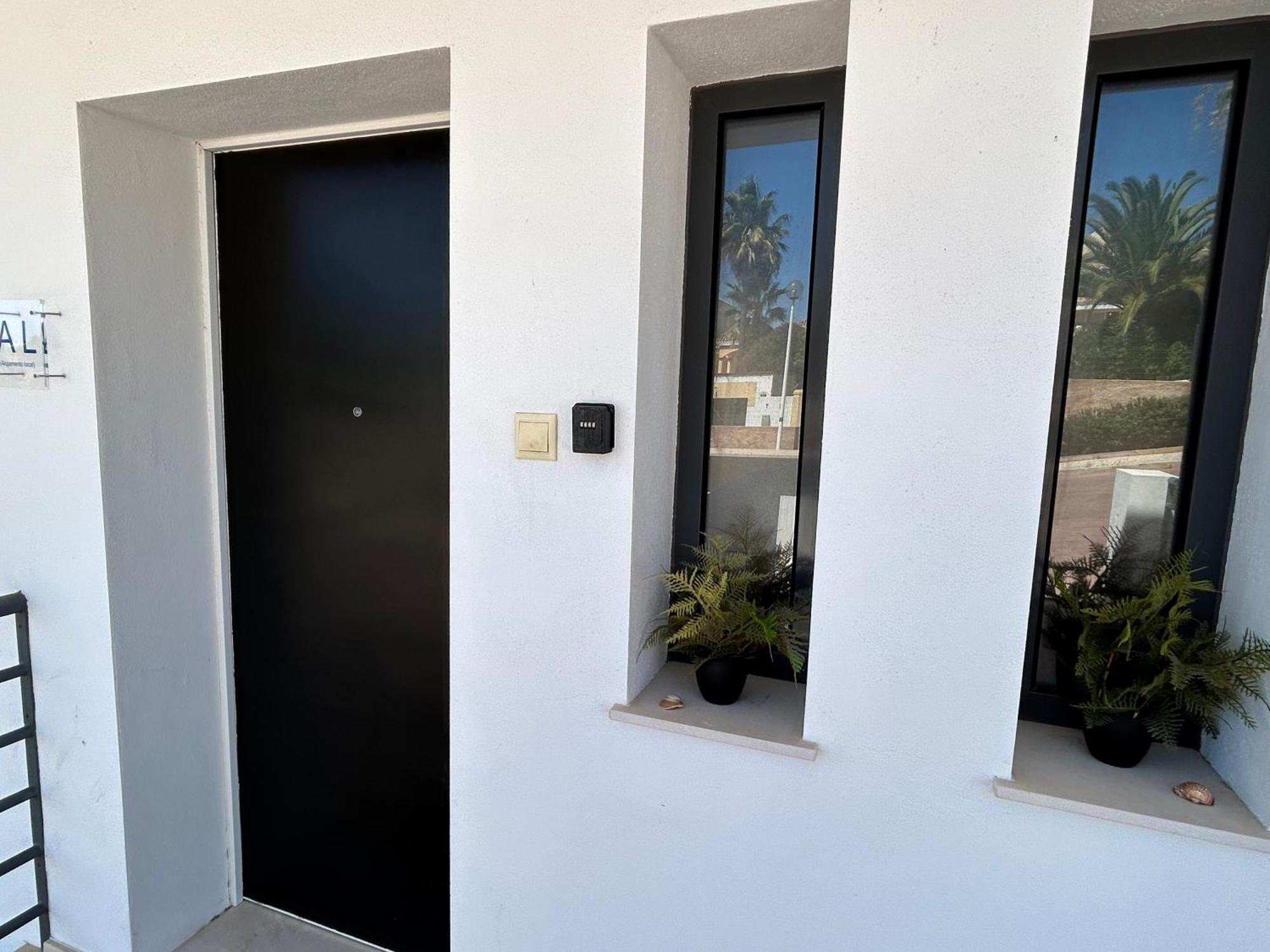 Villa Three Bedroom Sea View Townhouse *