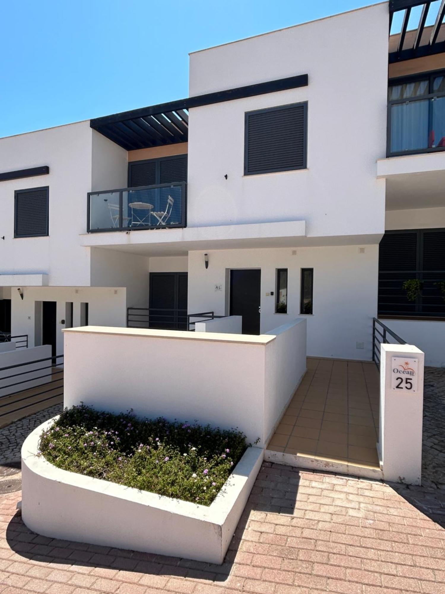 Three Bedroom Sea View Townhouse *