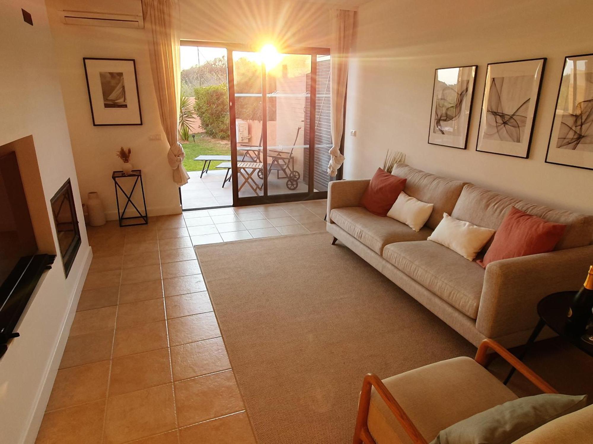 Villa Three Bedroom Sea View Townhouse *